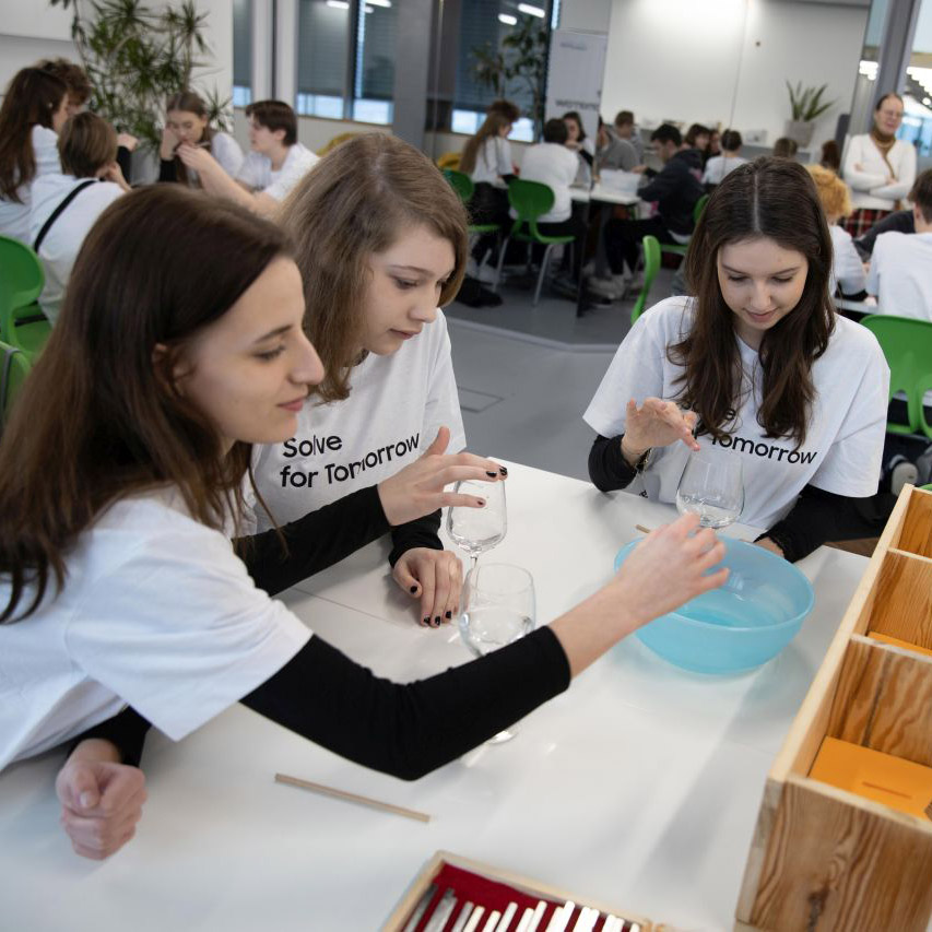 Młodzież z pomysłem zmienia świat  – rusza 5. edycja programu Solve for Tomorrow