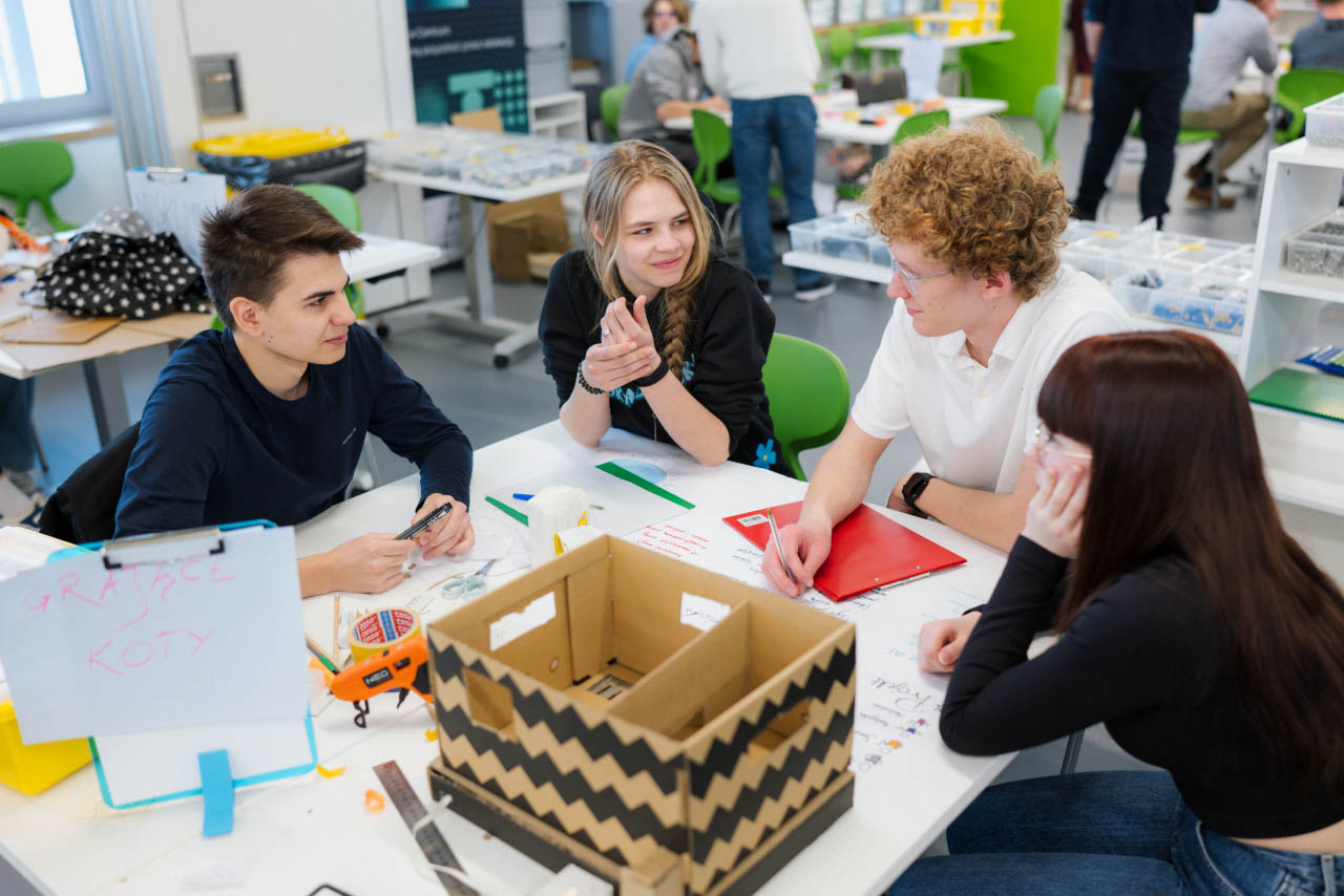 Młodzież z pomysłem zmienia świat  – rusza 5. edycja programu Solve for Tomorrow-3