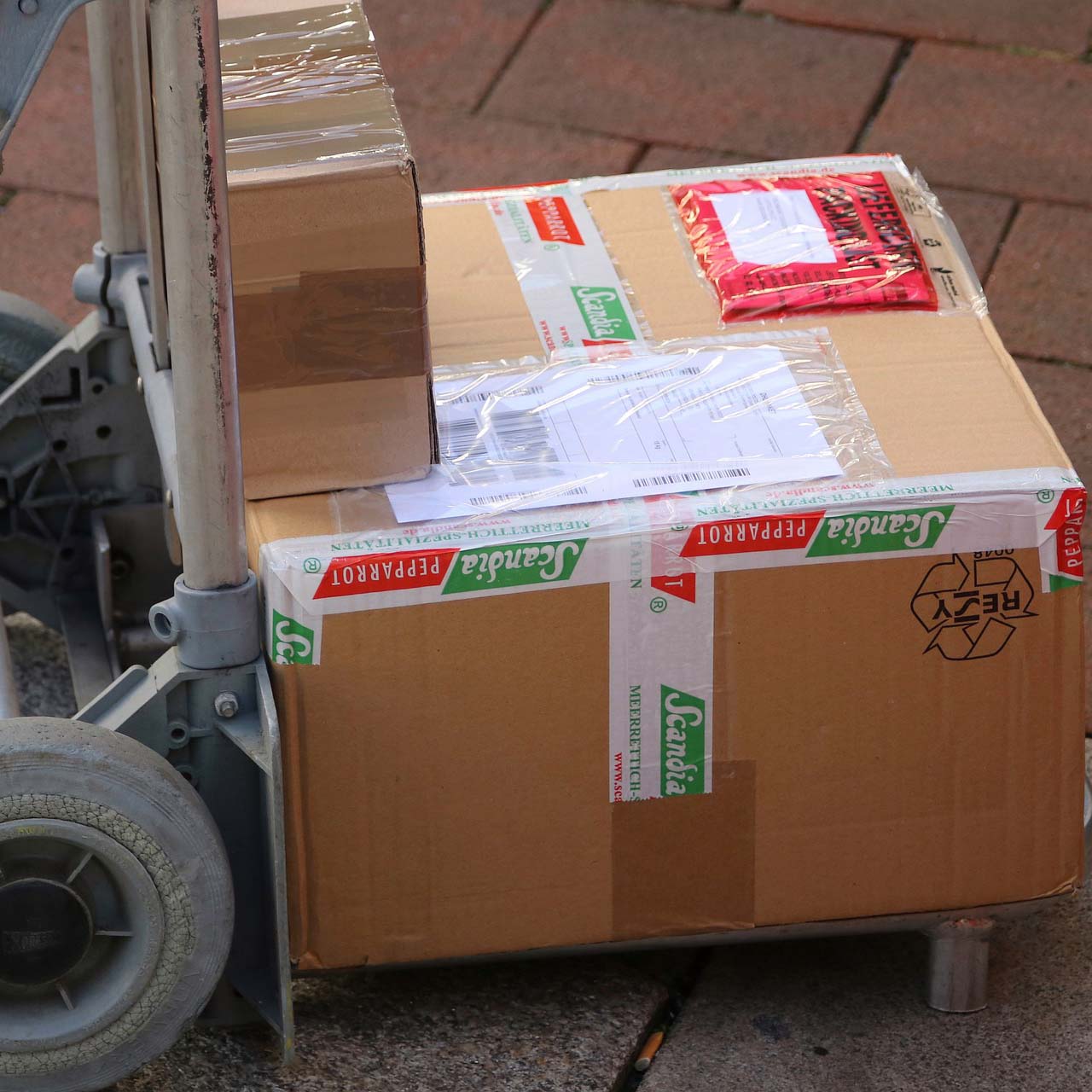 Otrzymałeś towar, którego nie zamawiałeś – co robić?