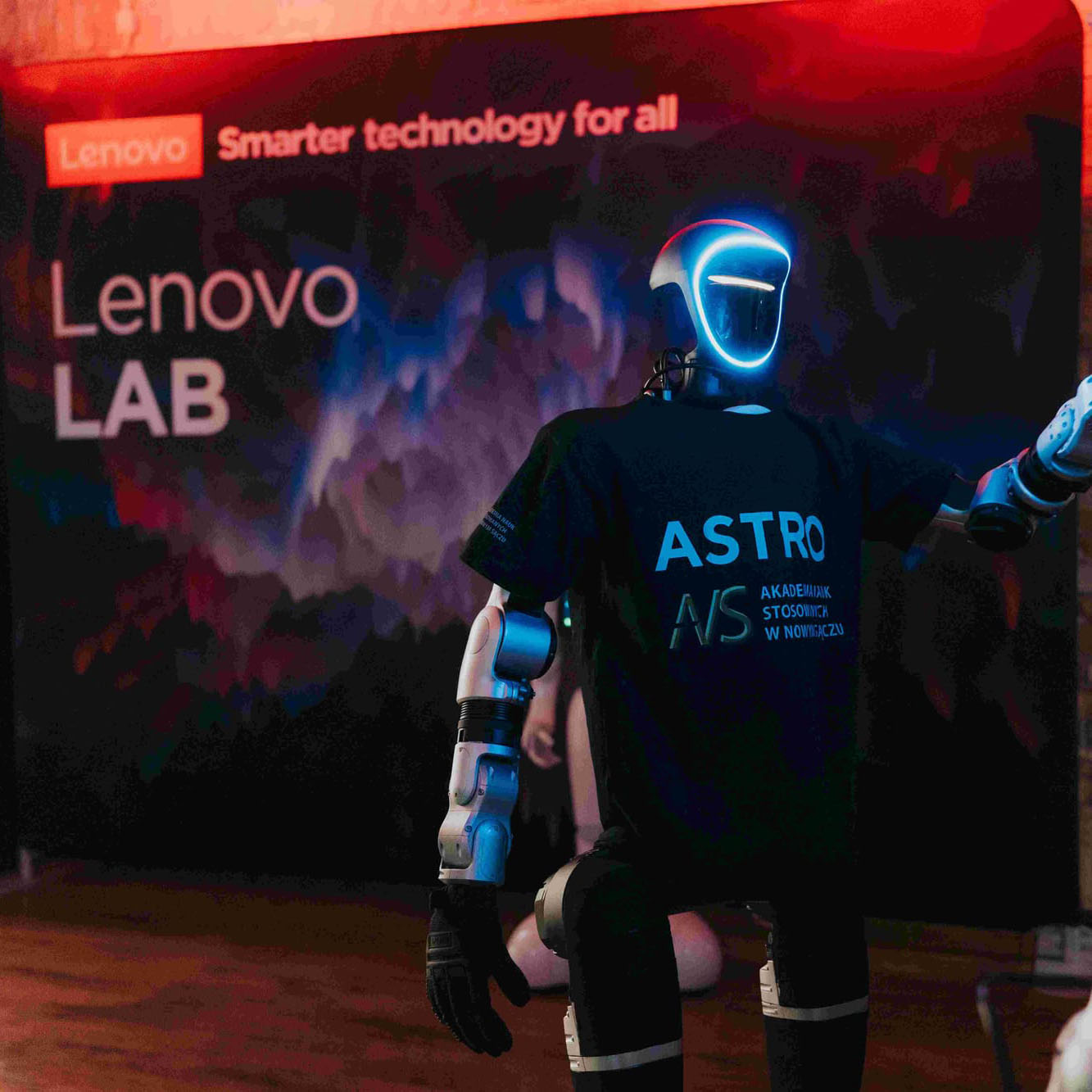 Lenovo wyprowadza AI z ekranu. Roboty i nowa era przetwarzania danych