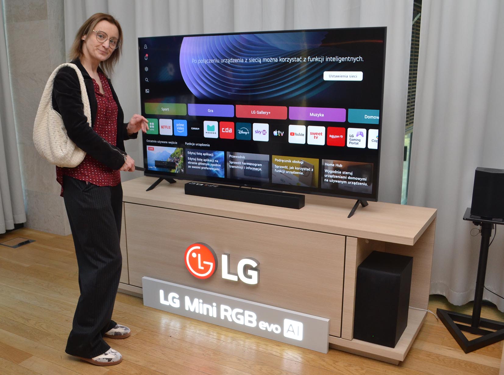 Pokazuje przyszłość telewizorów – OLED bez kabli, rekordowa jasność i telewizory Micro RGB-12