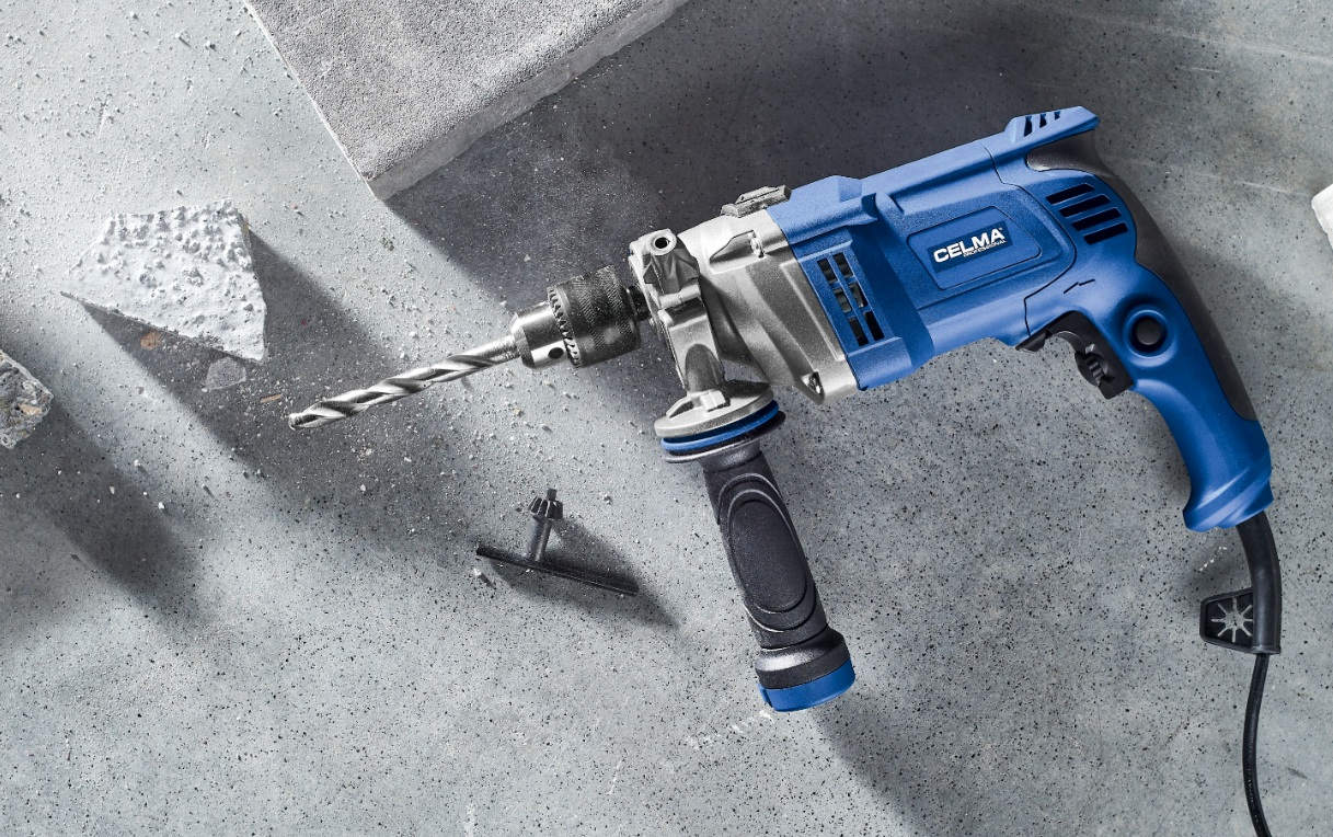 Kiedy przydaje się wiertarka udarowa i jak wybrać odpowiedni model?