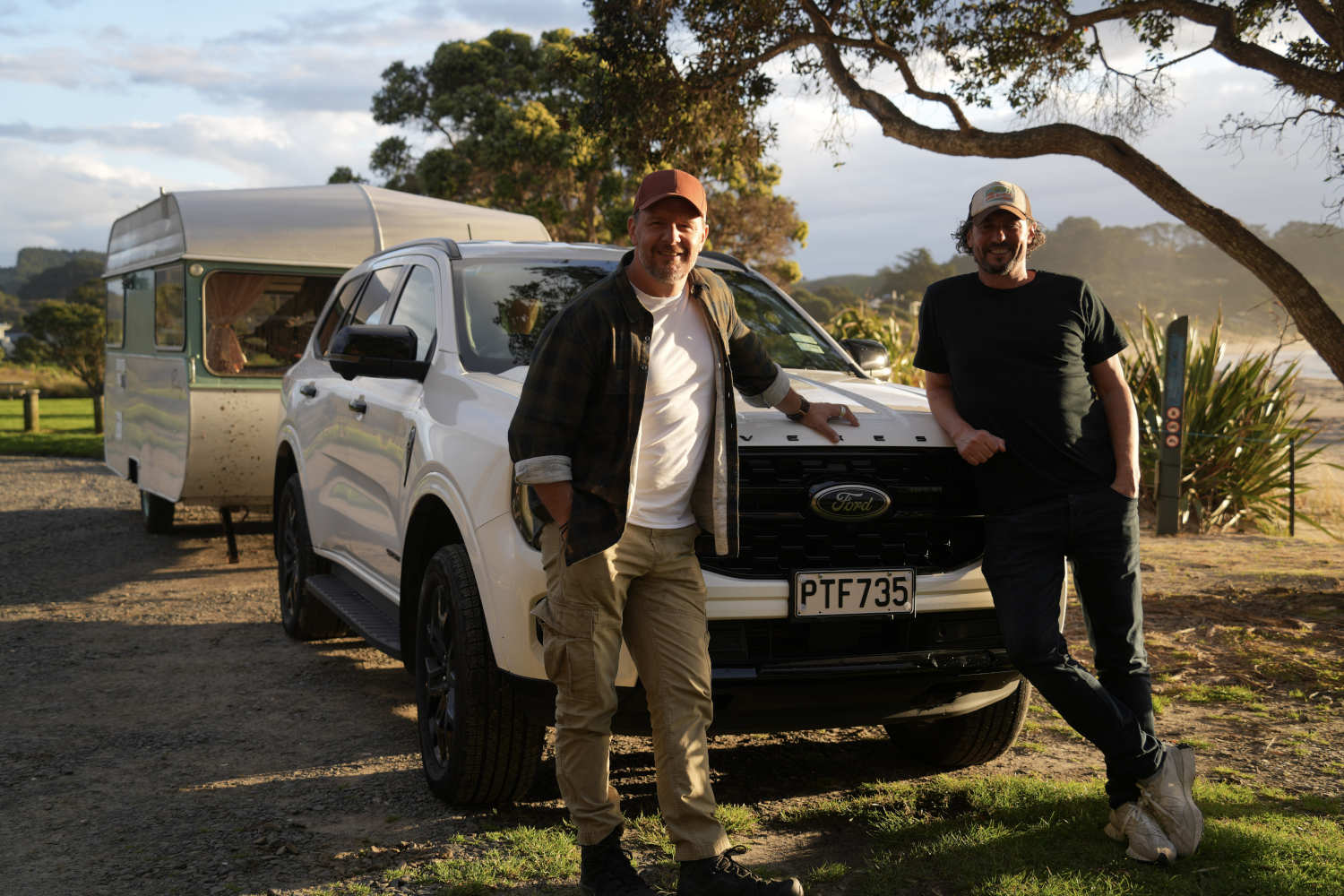 „Poza utartym szlakiem: Colin i Manu”, już w serwisie