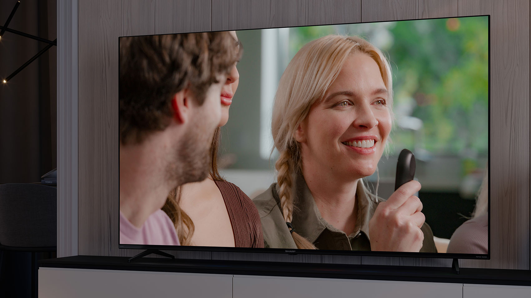 QLED z TiVo OS idealny dla domowej rozrywki – Sharp 55JM6745E-4