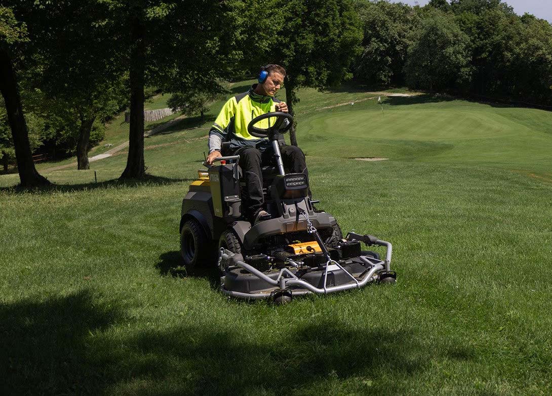 STIGA wprowadza akumulatorowy traktor ePark Pro-2