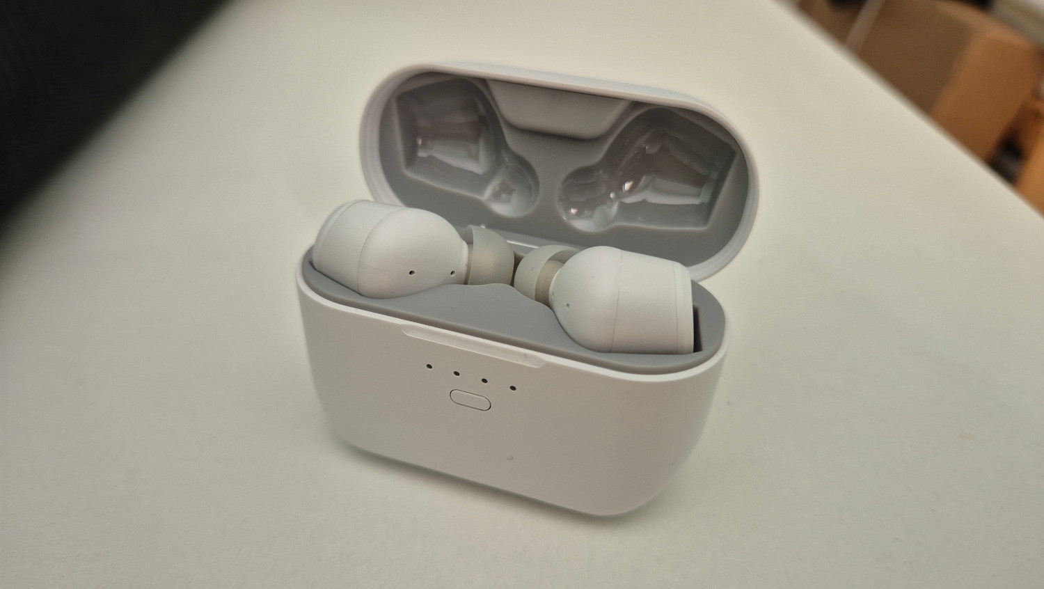 Skuteczne-ANC-i-dluga-praca-na-baterii-w-przystępnej-cenie-3