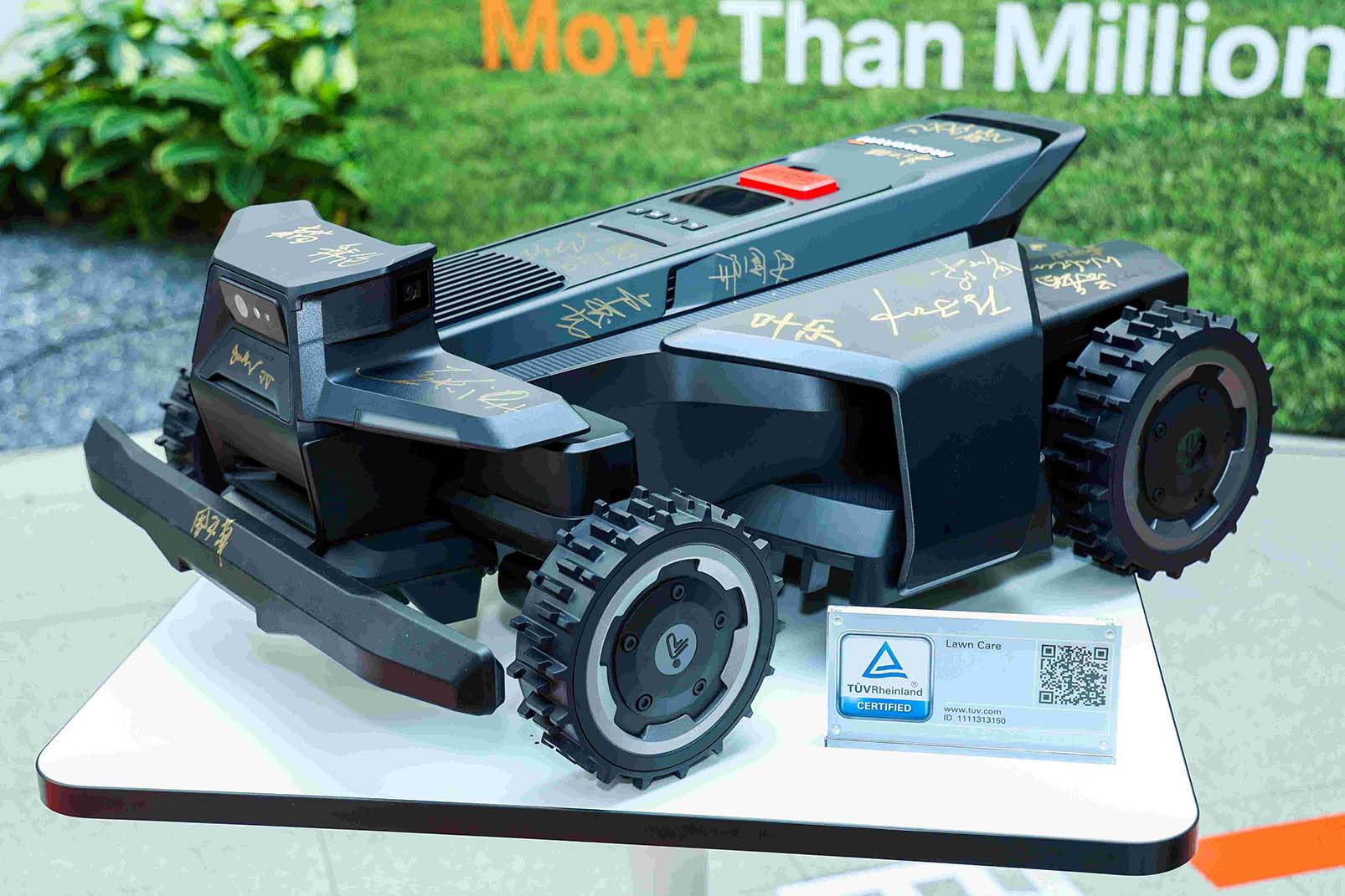 Segway Navimow wyprodukował milion robotów koszących-2