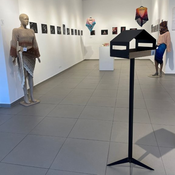 Pracownicy Lena Lighting pokazują swoją twórczość