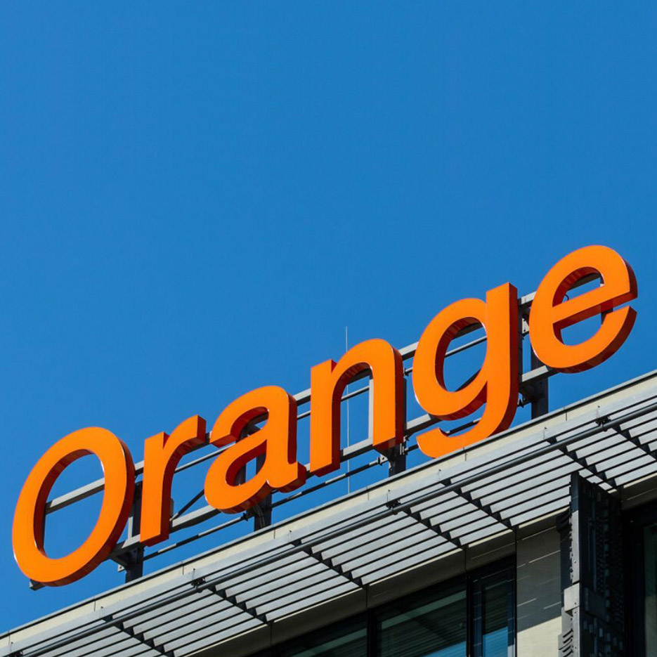 Orange zaczyna wrzesień od kilku promocji. Darmowy Internet, usługi i światłowód
