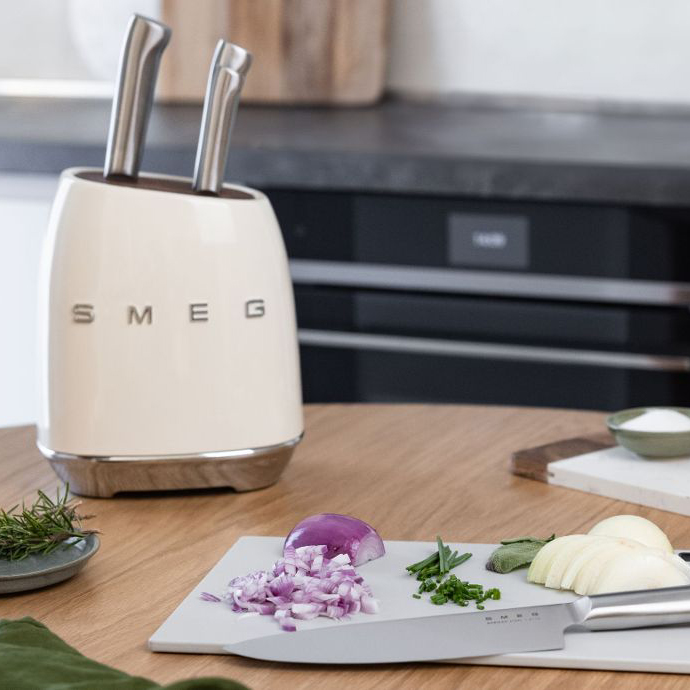 Smeg oferuje zestaw sześciu noży za 1,23 zł